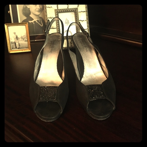 Taryn Rose Shoes - Glamorous Taryn Rose Slingbacks